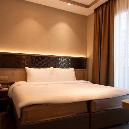 Aqueen Prestige Hotel Jalan Besar Singapur Exterior foto